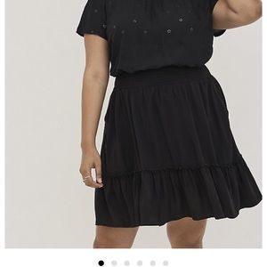Torrid size 3 black mini ruffle skirt